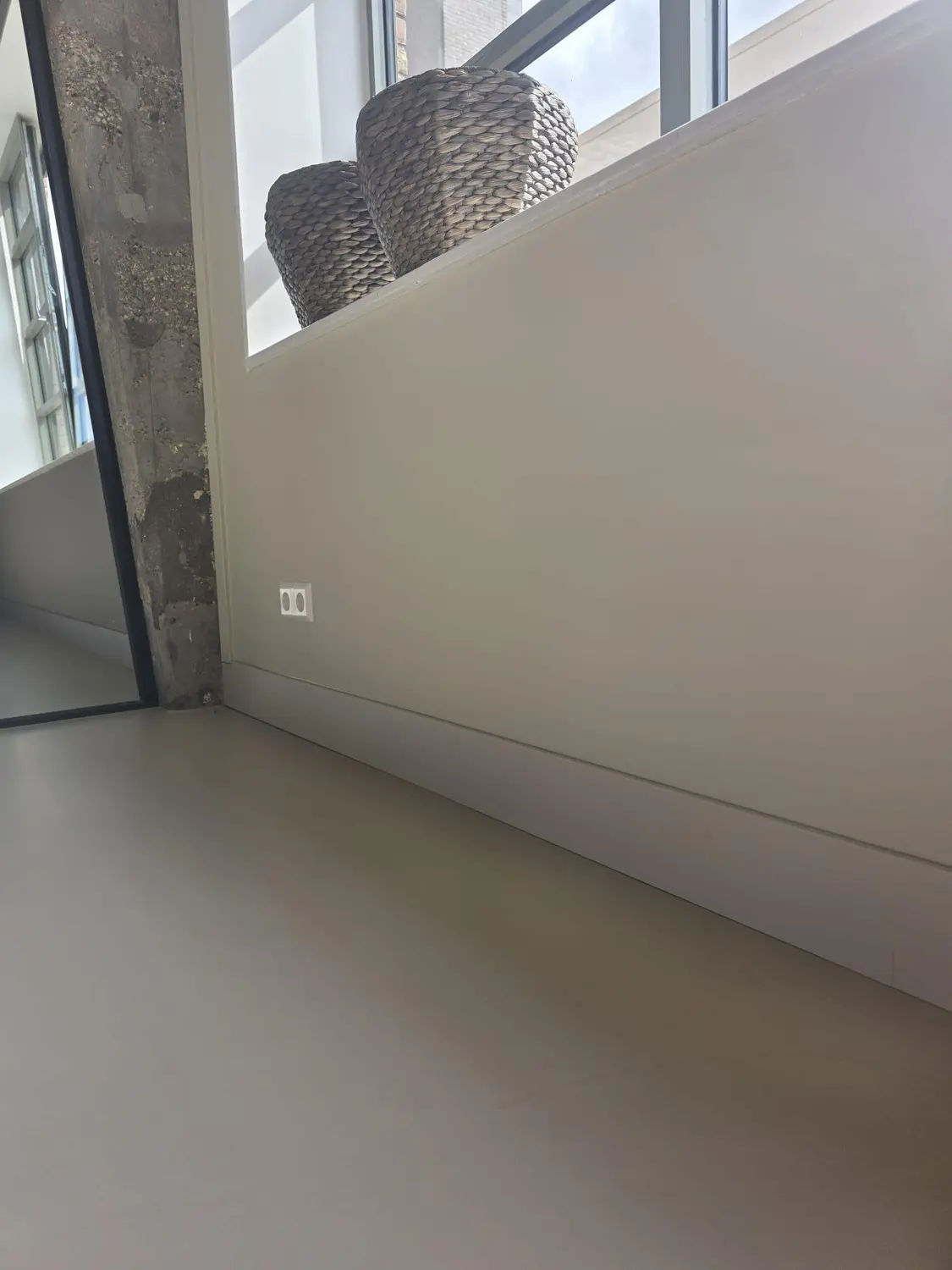 Een consequente plintlijn door de complete woning, detail 2